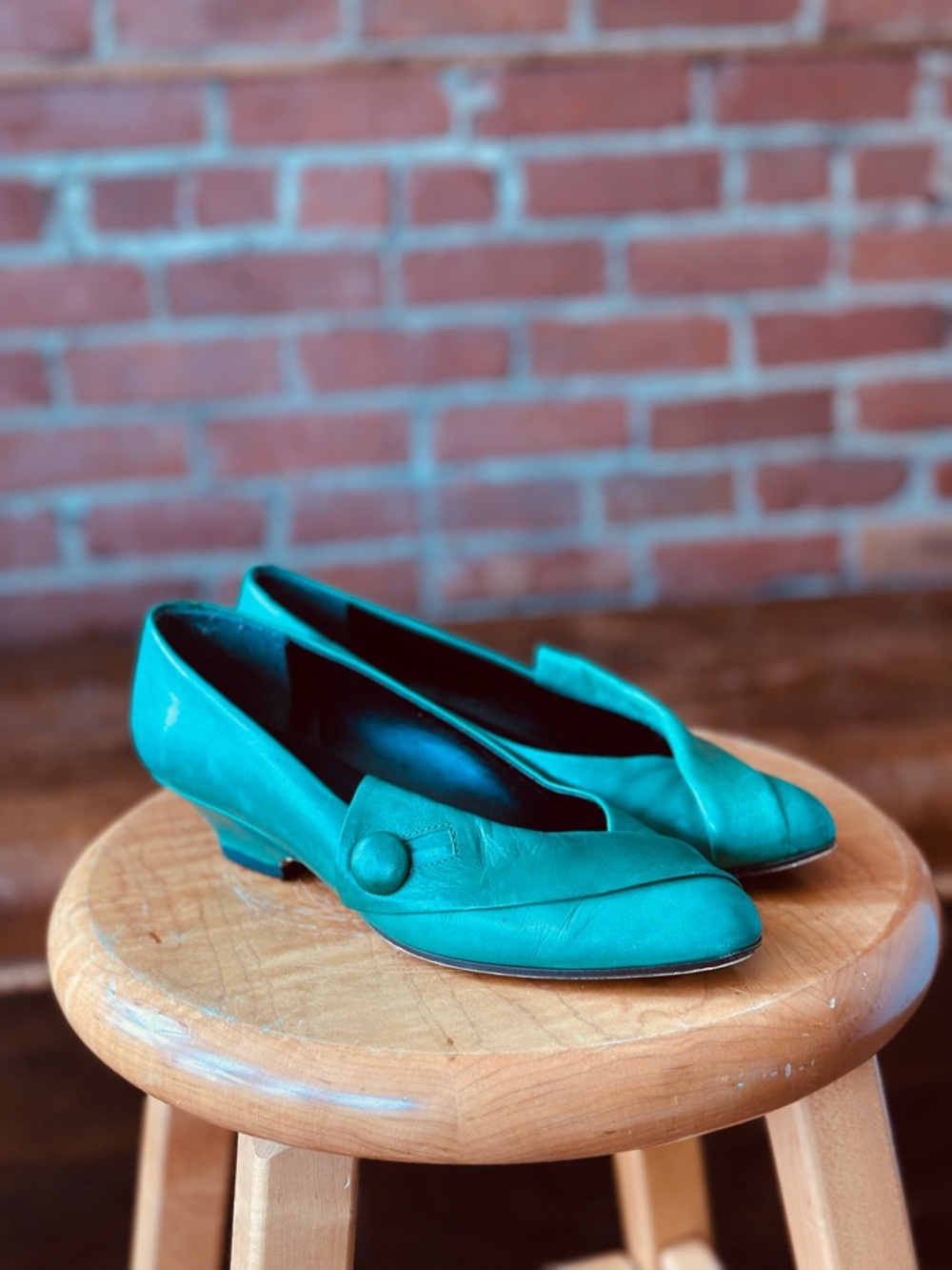 Vintage Emerald Leather Pumps Italy 80s Low Heel 6